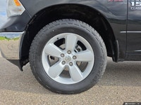TRANSMISSION: 8-SPEED TORQUEFLITE AUTOMATIC (DFK),GVWR: 3 129 KGS (6 900 LBS),TIRES: P275/60R20 BSW... (image 5)