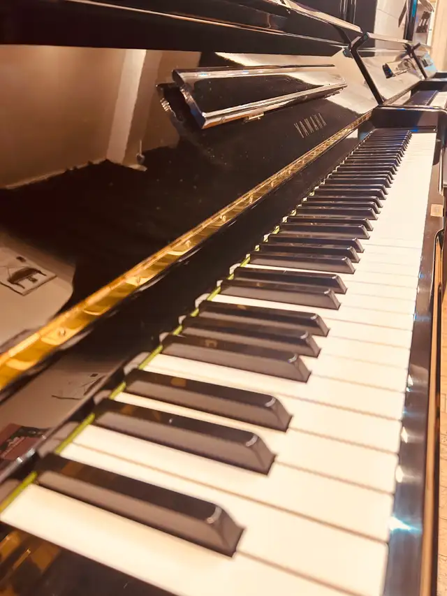 PIANO YAMAHA U1A (1986) in Pianos & Keyboards in City of Montréal - Image 3