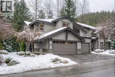 The Glades end unit; it doesn't get better than this. 4 beds + den, backing onto a private greenbelt...