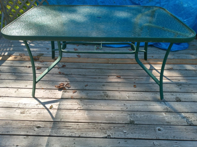 ( $ 130,00  NÉG,TABLE PATIO TERRASSE VERT) ( FAÎT MOÎ BON PRIX ) dans Mobilier pour terrasse et jardin  à Granby - Image 3