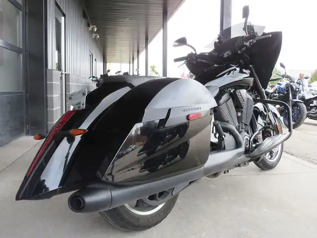 2014 Victory Motorcycles Cross Country 8-Ball Gloss Black in Street, Cruisers & Choppers in Cambridge - Image 6