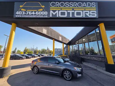 2020 Hyundai ELANTRA Luxury offers a refined driving experience combined with modern features. This...