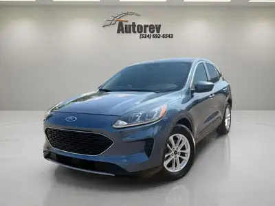 2020 Ford Escape. Prix: 15 980$ Odomètre: 58 000 KM Couleur extérieure: Bleu Couleur intérieure: Bei...