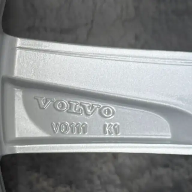 (97%) 4x Volvo XC90 19" OEM Winter Wheels Package in Tires & Rims in City of Toronto - Image 9