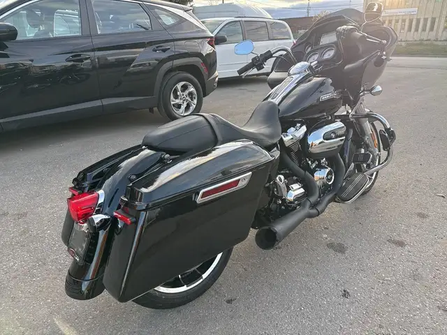 2022 Harley-Davidson Road Glide ~ ROAD GLIDE ~ 107CI ~ 2 INTO 1  in Sport Touring in City of Toronto - Image 6