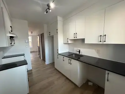 418-655-8912 À voir au 562 rue Horatio-Nelson, appartement #3 magnifique 3 1/2 entièrement refait à...