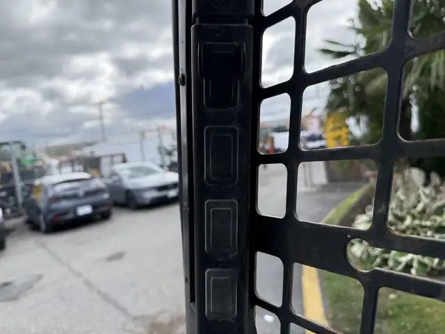 2017 Bobcat T740 Skid Loader in Heavy Trucks in Regina - Image 40