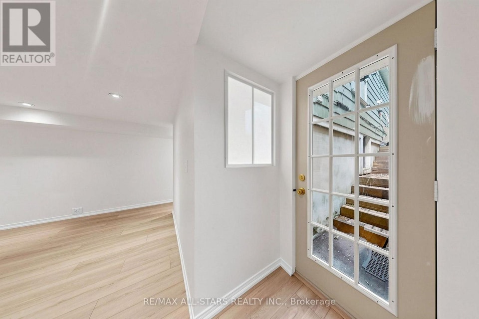 BASEMENT - 68 MACPHERSON AVENUE Toronto (Annex), Ontario 2