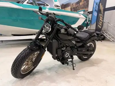 2026 CFMOTO 450CL-CSolo seat, sleek tank, round headlights, and dual exhaust, give the 450CL-C a ret...