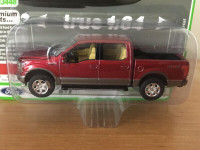 2019 FORD F-150 diecast model pickup truck scale 1/64 AutoWorld