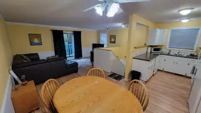 TEXT 587-315-0273 FOR MORE DETAILS OR OPTIONS... ....Lots of space in this 5 bed duplex on the south...