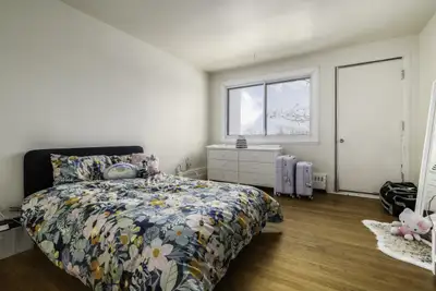 Appartement 1 et demi, semi meublé, situé dans un complexe immobilier localisé à Sainte-Foy à proxim...