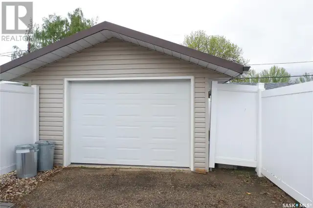 116 Empire PLACE Assiniboia, Saskatchewan in Houses for Sale in Moose Jaw - Image 3