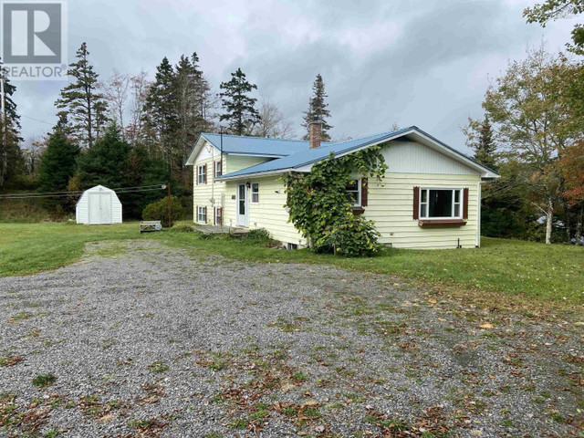 402 West Side Indian Harbour Lake Road Indian Harbour Lake, Nova in Houses for Sale in New Glasgow - Image 2
