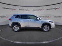 Body-Coloured Front Bumper w/Black Rub Strip/Fascia Accent and Body-Coloured Bumper Insert,Tires: P2... (image 8)