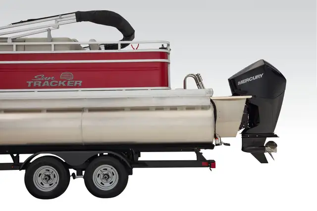 2026 Sun Tracker Fishin' Barge 22 XP3 TRITOON-pontoon boat in Powerboats & Motorboats in Vernon - Image 5