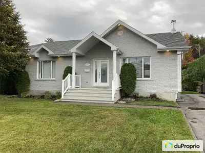 Bungalow à vendre secteur paisible et familial Magnifique maison unifamiliale avec toit cathédrale,...