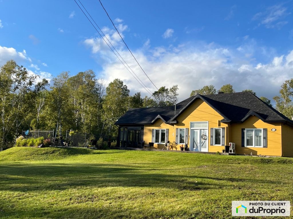 $539,900 - Bungalow for sale in Larouche — photo 1