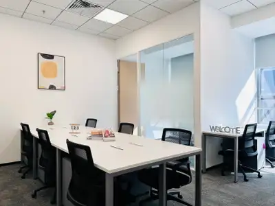 A fully serviced private office with 5 people, ready to use from day one. Work with focus and privac...