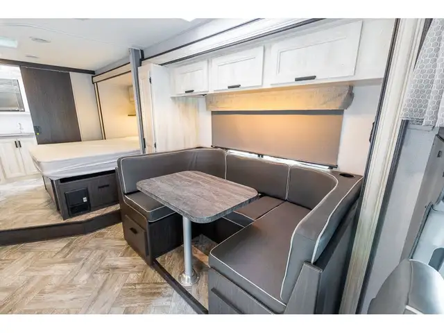2022 Forest River Sunseeker 2440 2025 2 extension 2022 Classe C in RVs & Motorhomes in Laval / North Shore - Image 6