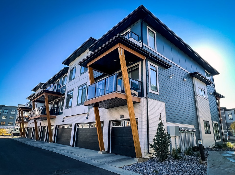 The Circle - 1 Bedroom + Den Apartment for Rent 5