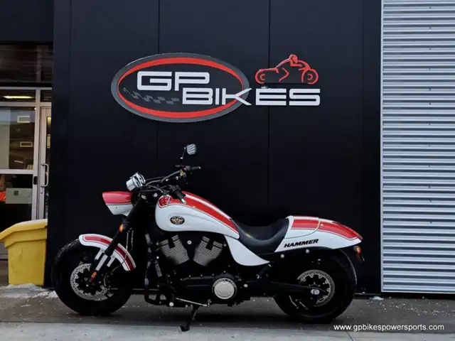 2012 Victory Motorcycles Hammer in Sport Touring in Oshawa / Durham Region - Image 6