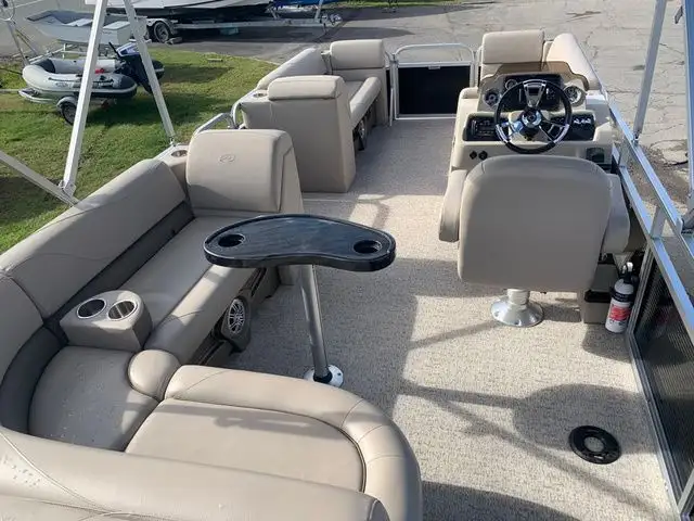2019 Avalon Venture w/50HP Yamaha includes trailer! in Sport Touring in Sault Ste. Marie - Image 3