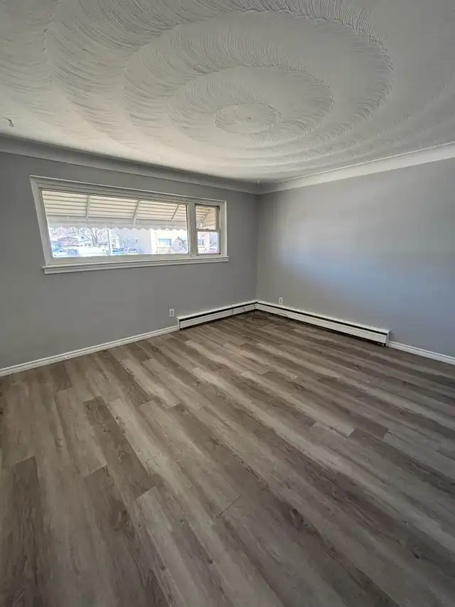 MAIN FLOOR  2 BEDROOM APARTMENT ~ $1295 in Long Term Rentals in Sarnia - Image 4