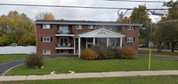 Oak Apartments, located at 454 Oak Street in Collingwood, is a safe, quiet, low-rise rental apartmen... (image 2)