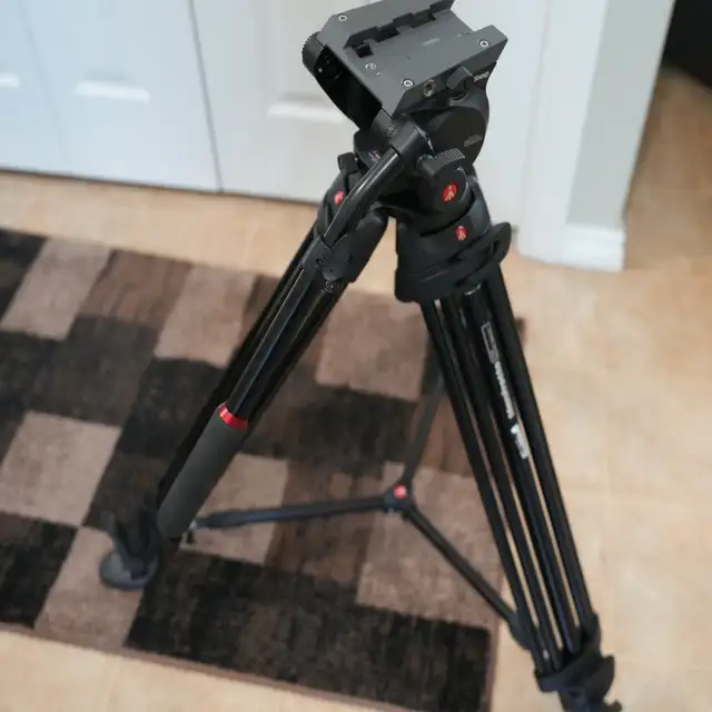Black Magic Design Ultra 4K Camera w/Tripod/Lens/web presenter63010223621891124