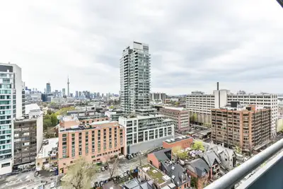Positioned just off Avenue Road in the esteemed Yorkville district, Prince Arthur offers a gym and l...