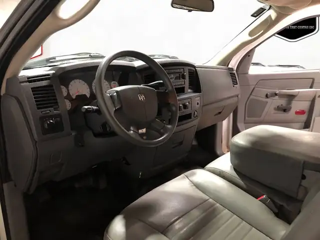 2008 Dodge Ram 3500 DUMP/SERVICE BOX! LOW KM! 5.7L HEMI! ONE OWN in Cars & Trucks in Mississauga / Peel Region - Image 24