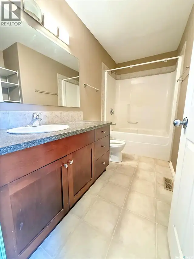 602 Barber CRESCENT Weyburn, Saskatchewan in Condos for Sale in Regina - Image 18