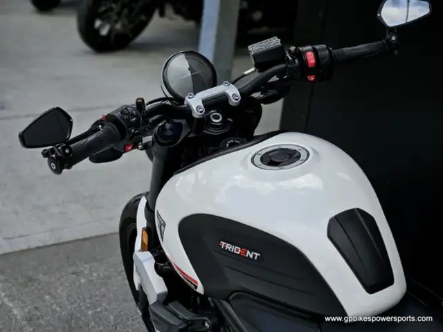 2022 Triumph Trident 660 Crystal White in Street, Cruisers & Choppers in Oshawa / Durham Region - Image 16