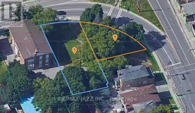 2 Lots For The Price Of One! Centrally Located In Oshawa, Right Off Of Highway 401! Property is loca...