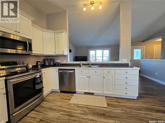 752 McTaggart DRIVE Weyburn, Saskatchewan in Houses for Sale in Regina - Image 7