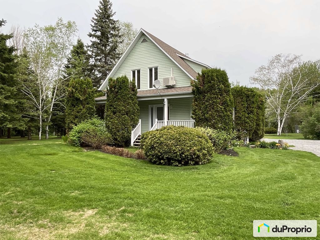 $699,000 - Country home for sale in Métabetchouan-Lac-à-la-Croix — photo 1