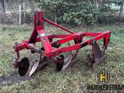 MASSEY FERGUSON Model 74 3 Point Hitch 3 Bottom Breaking Plow 3 point hitch 3 bottom Sheer extension...