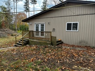 Modern 2-bedroom, 2-bathroom cottage close to Sturgeon Lake! 4