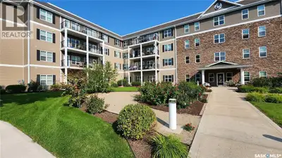 Welcome to effortless living at the charming Cumberland Villas in Melville. This inviting 532 sq. ft...