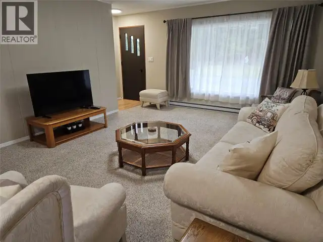 301 5TH Street NW Nakusp, British Columbia in Houses for Sale in Nelson - Image 8