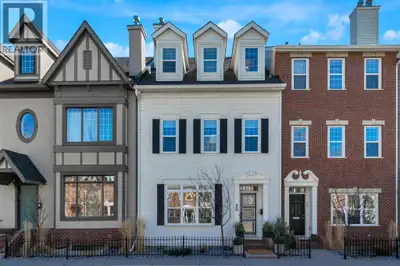 *OPEN HOUSE SATURDAY APRIL 25, 1:30pm-3:30pm* Welcome to this beautifully renovated 2,396 sq ft town...
