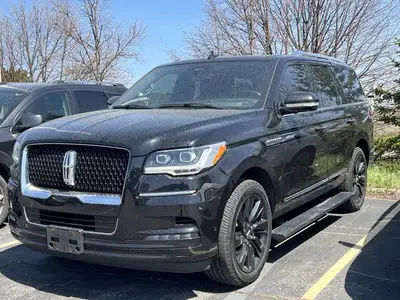 2022 Lincoln Navigator Reserve. One Owner, No Accidents. Finished in Black Pearl paint over a Saddle...