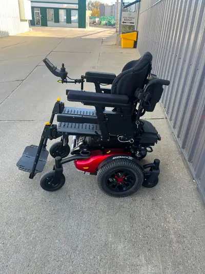 (USED) The Amylior Alltrack R3 is a Hybrid-Wheel Drive (HWD) power chair combining rear-wheel drive...