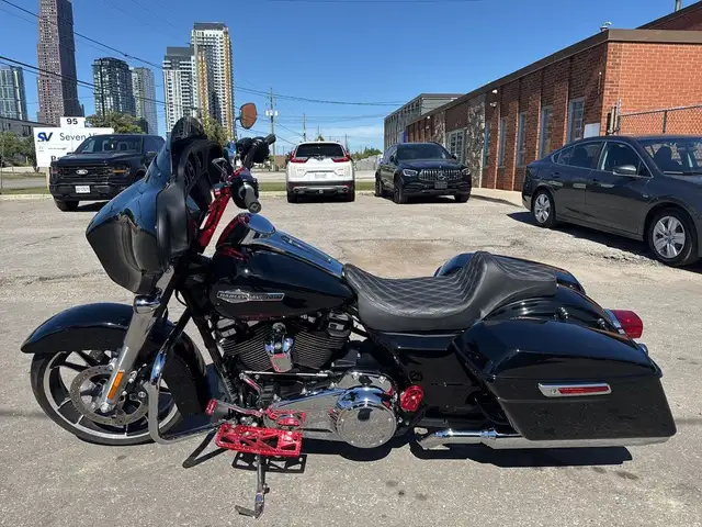 2023 Harley-Davidson Street Glide ~ STREET GLIDE ~ CANANDIAN ~ 1 in Sport Touring in City of Toronto - Image 3