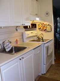SPACIOUS 2 BEDROOM APARTMENT FOR RENT IN BRADFORD! SELECT APARTMENTS FULLY RENOVATED WITH PREMIUM UP... (image 1)