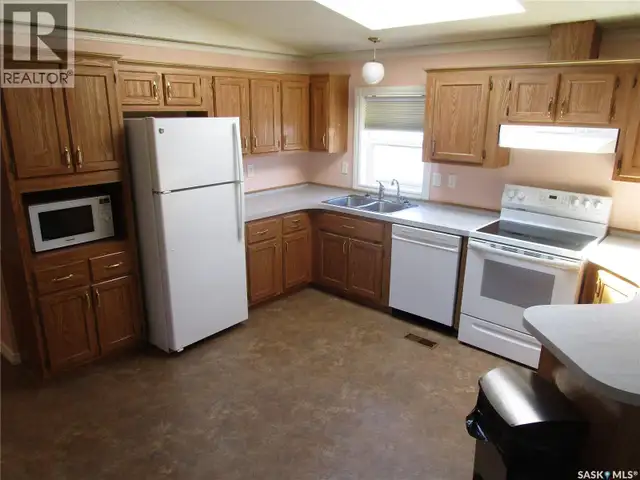 28 Crystal DRIVE Edenwold Rm No.158, Saskatchewan in Houses for Sale in Regina - Image 5