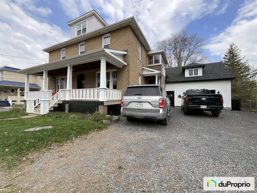$704,000 - 2 Storey for sale in Lacolle — photo 2