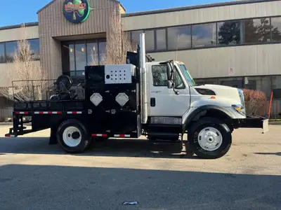 This truck is in great condition overall. It comes complete with 13FT Steel Service Body/Flatbed wit...