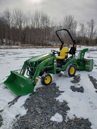 John Deere 1025R Tractor with loader, ONLY 42Hrs on this machine